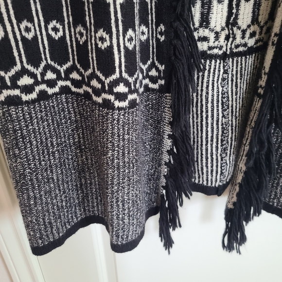 American Eagle Black White Blue Boho Aztec Open Front Short Sleeve Cardi… - Picture 5 of 11